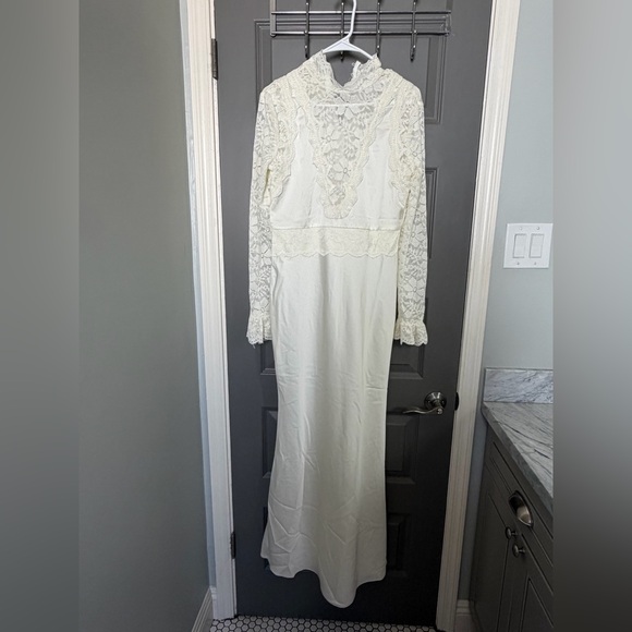 ELLIATT Margot Lace Inset Long Sleeve Gown in White M
